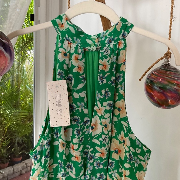 Sienna Sky Green Floral Tiered Dress - NWT Size: L - Picture 4 of 7